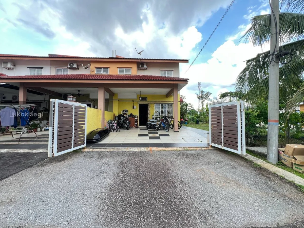 "Anak Selesa Bermain, Parking Luas! Rumah Corner Lot Facing Open di Sepang untuk Dijual"